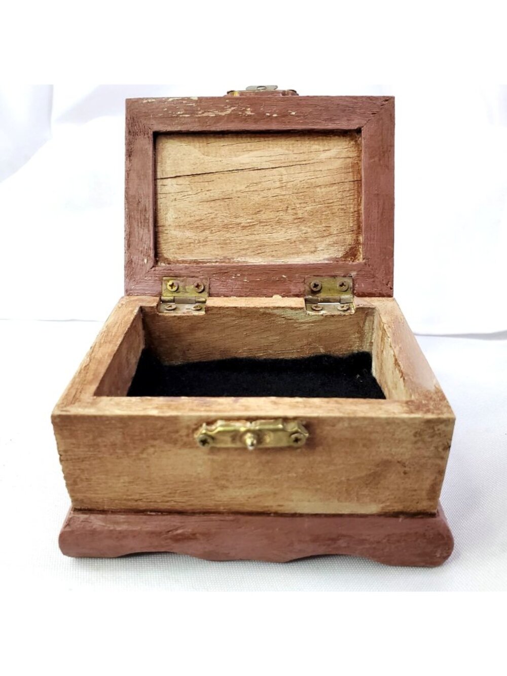 VTG Hand-Carved Wooden Jewelry Trinket Box With Floral Design & Brass Latch - Picture 13 of 13